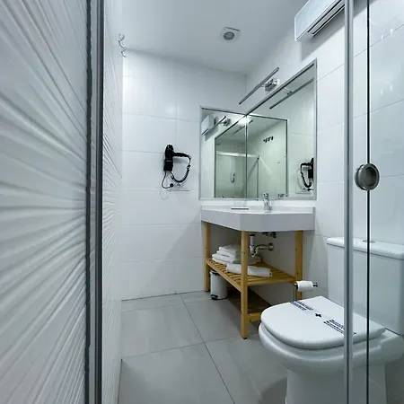 Lusitania Parking Gratis Bajo Disponibilidad