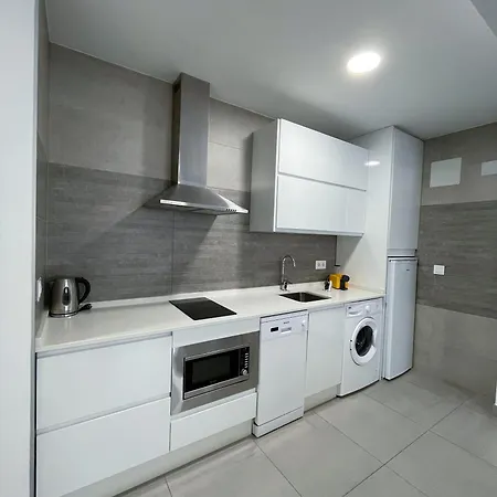 Lusitania Parking Gratis Bajo Disponibilidad *