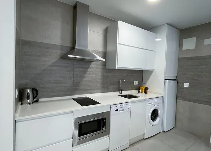 Lusitania Parking Gratis Bajo Disponibilidad *